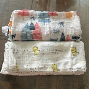2 pack Muslin swaddles